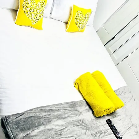 Private Modern Ensuite Room Near Etihad Stadium-2