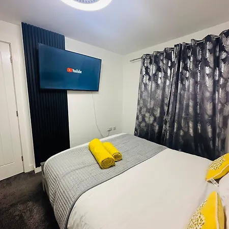 Private Modern Ensuite Room Near Etihad Stadium-3