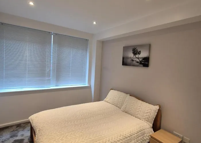Modern 1- Bed Apartment In City Centre