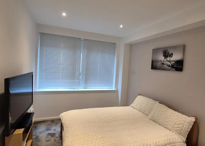 Modern 1- Bed Apartment In City Centre